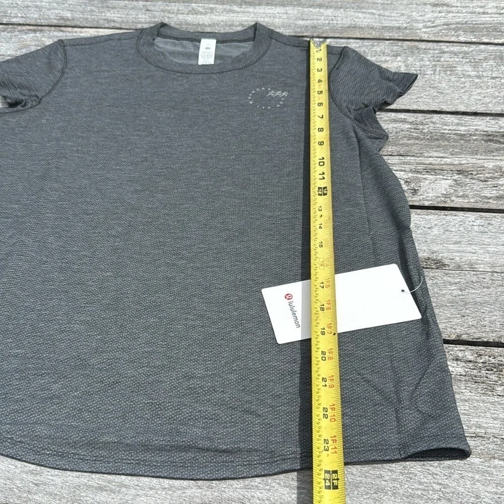Lululemon Run Crew Graphic Mesh Short Sleeve heather grey‎ NWT size medium